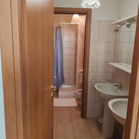 Rifugio Escursionistico Valdivilla *